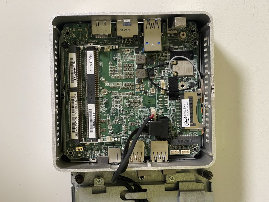 Міні ПК NUC6i3SYH, i3-6100U, wi-fi, без б/ж. Є кількість