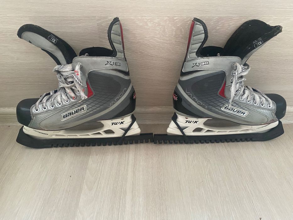 Продам коньки хоккейные Bauer vapor x30