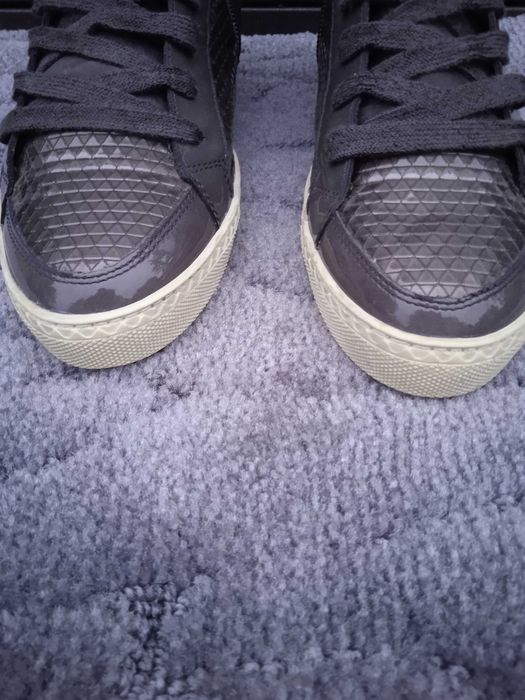 Ботинки , кросівки шкіряні.