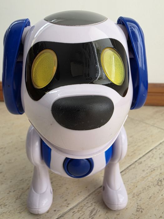 Cão robot interativo