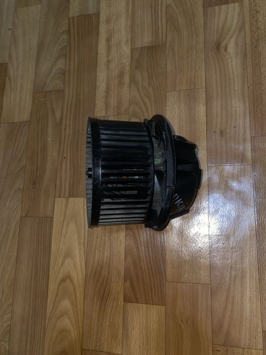 Моторчик вентилятор печки пічки Логан Logan Сандеро GMV BOSCH X90