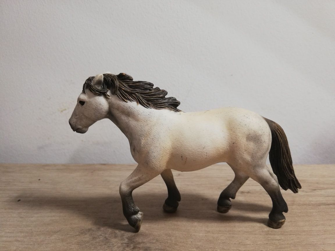 Figurka konia schleich klacz Camargue