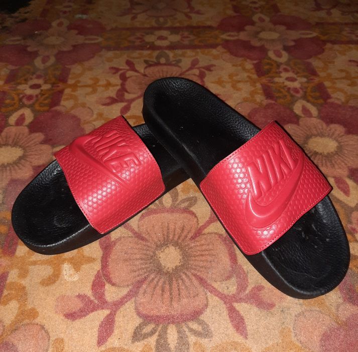 Новые шлепки Nike