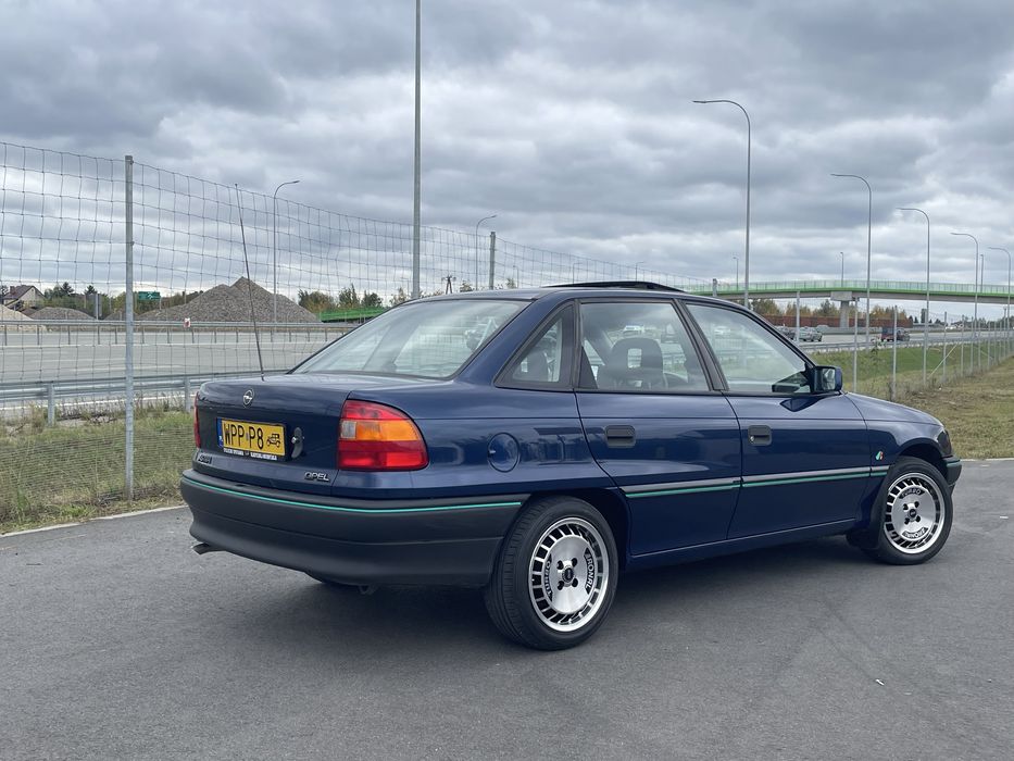 Opel Astra F sedan  1.4 8v stan idealny, żólte tablice ZABYTEK