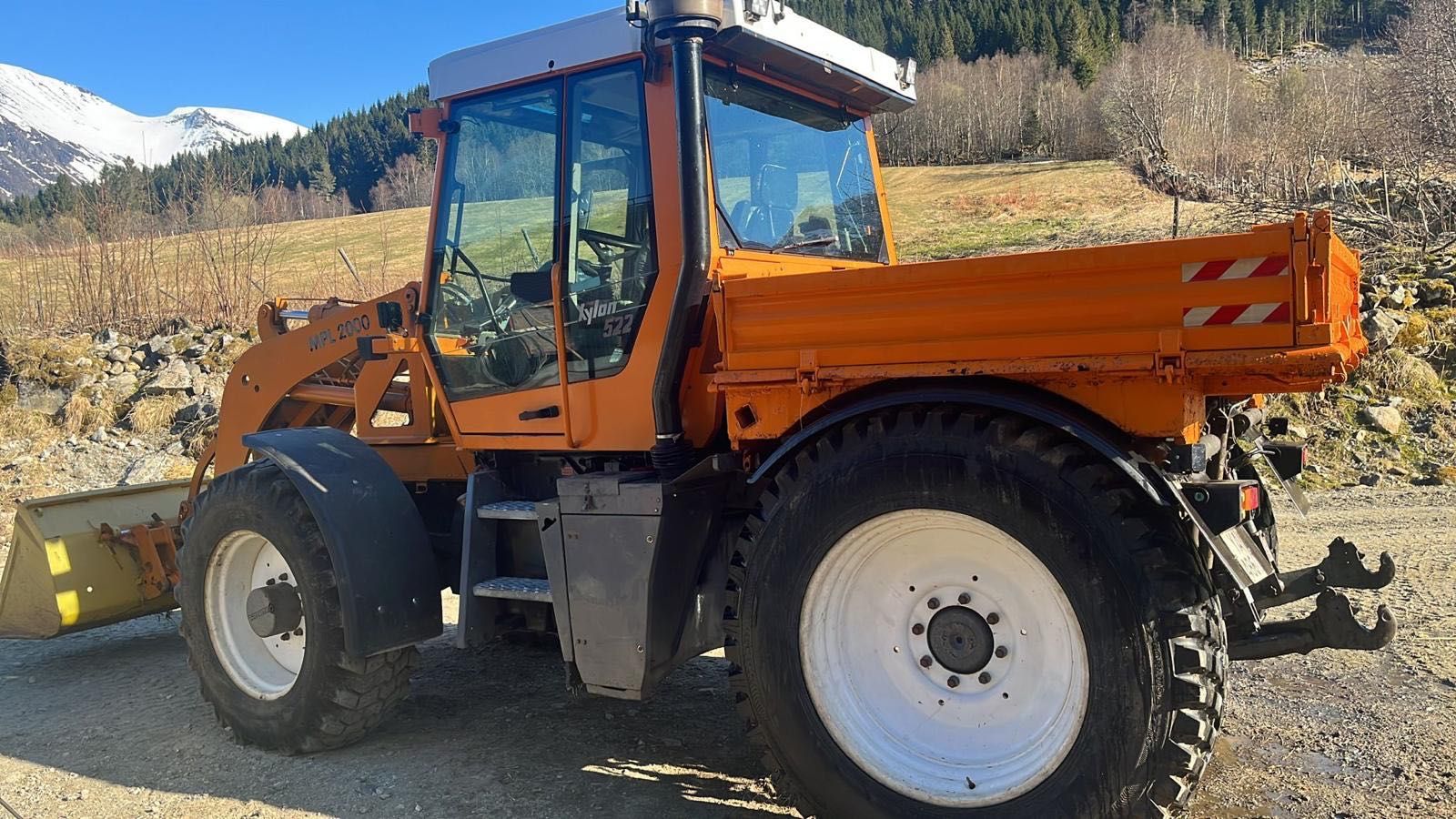 Fendt Xylon z ładowczem