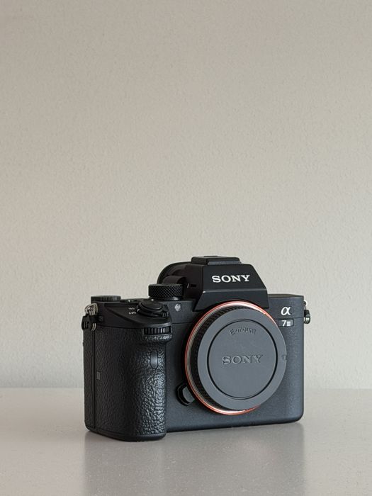 Sony A7 III uso amador 7000 disparos apenas