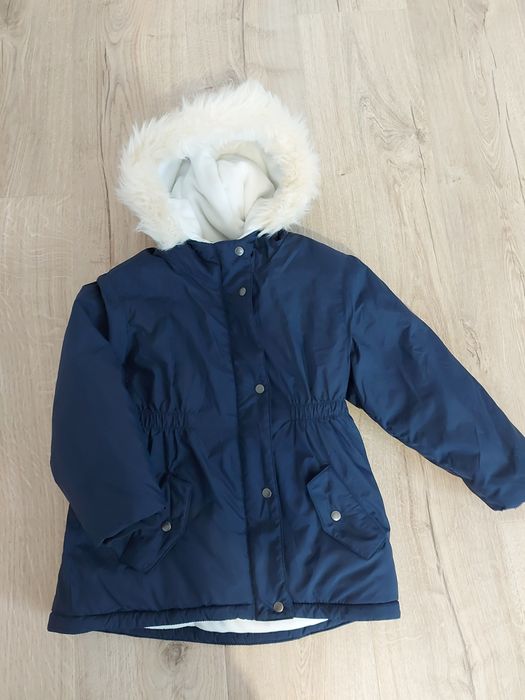 Ubrania na dziewczynkę 116