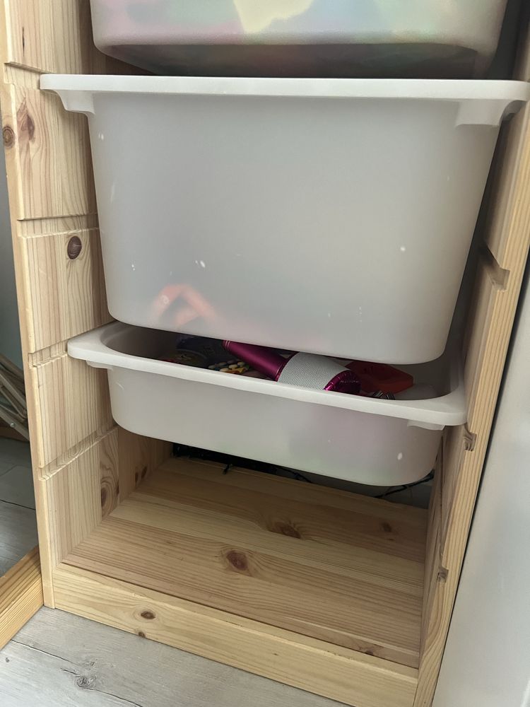 Regał ikea trofast z pojemnikami