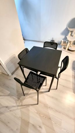 Zestaw stół+ 4 krzesła