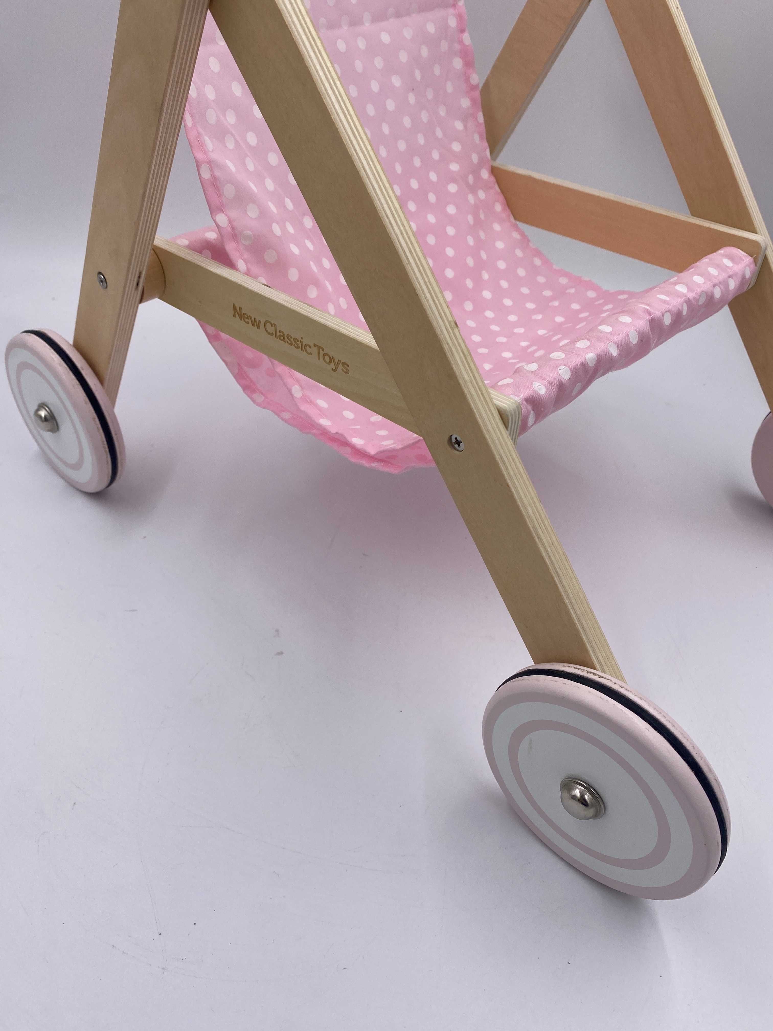 OPIS Drewniany wózek dla lalek New Classic Toys 10780