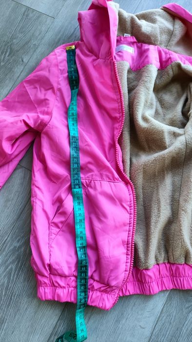 Детская курточка для девочки с капюшоном демисезонная длина 50 см