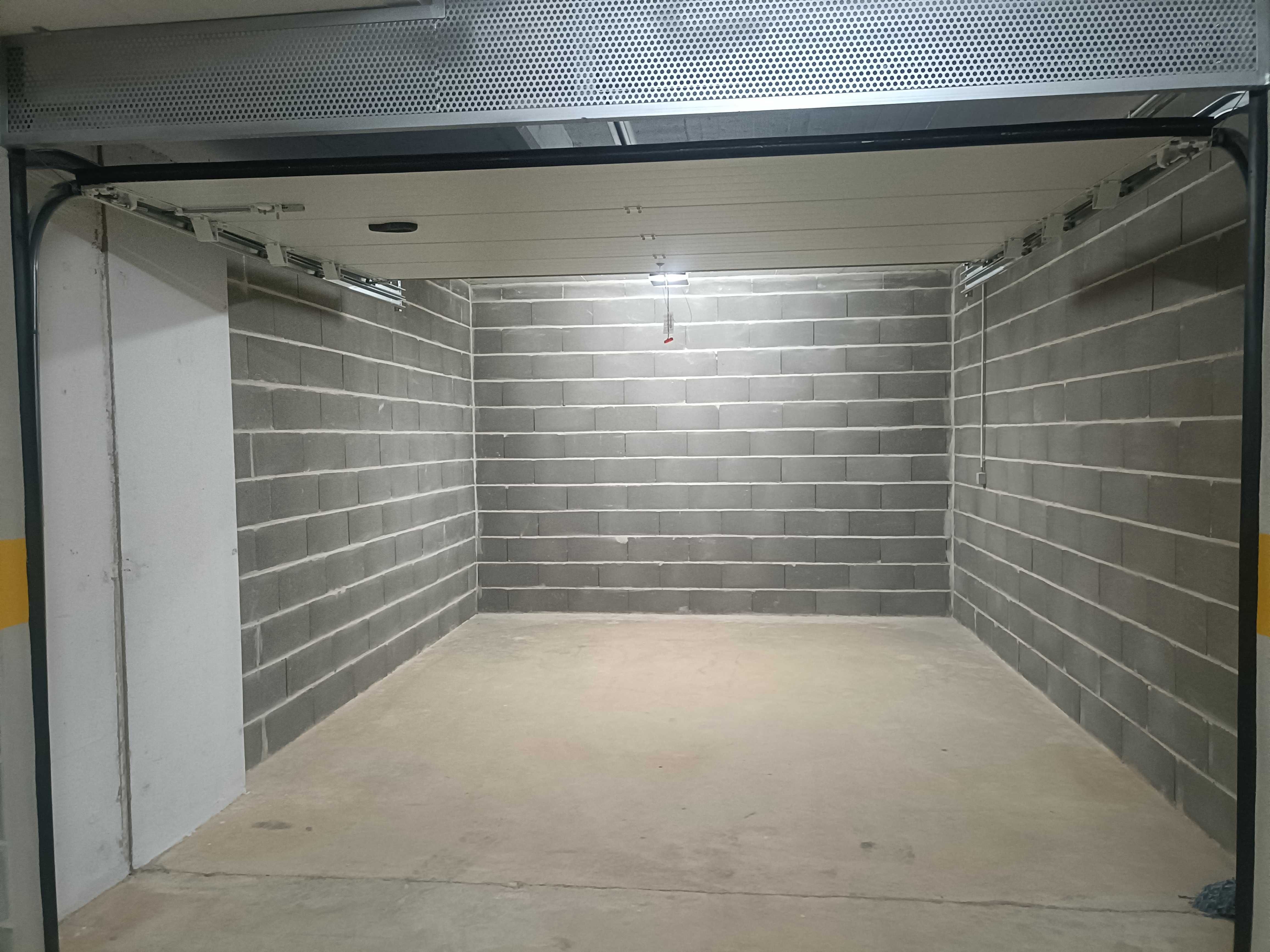 Arrenda-se Box com 20m/24