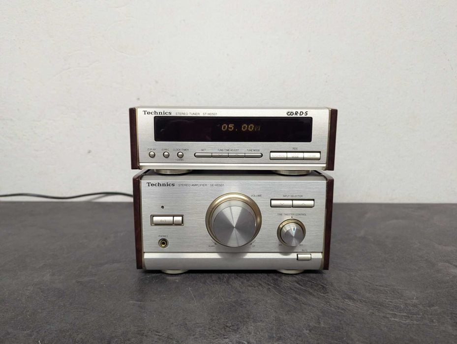 Комплект, підсилювач Technics SE-HD501 та тюнер ST-HD501.