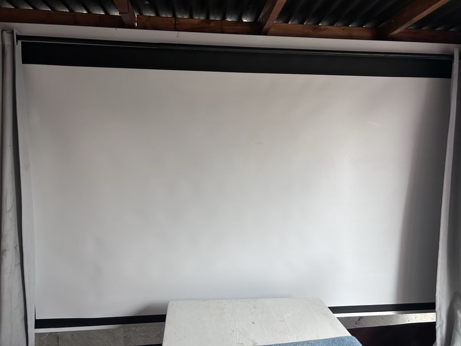 Avtec 270 ekran do projektora elektryczny