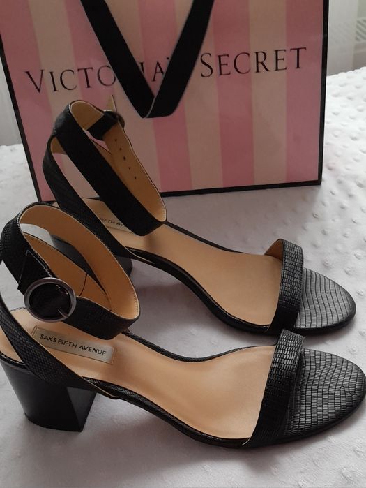 Босоніжки Saks fifth Avenue