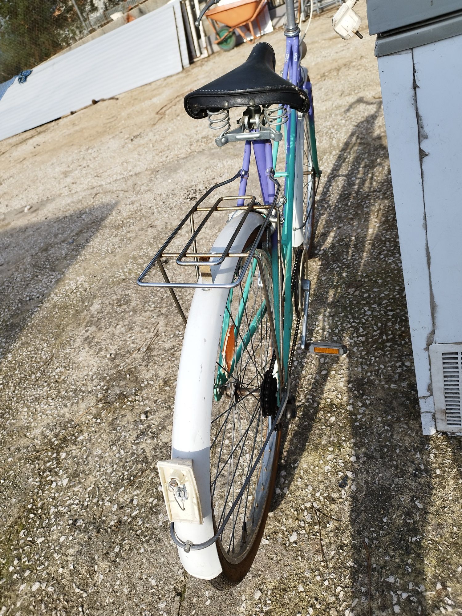 Bicicletas antiga como nova