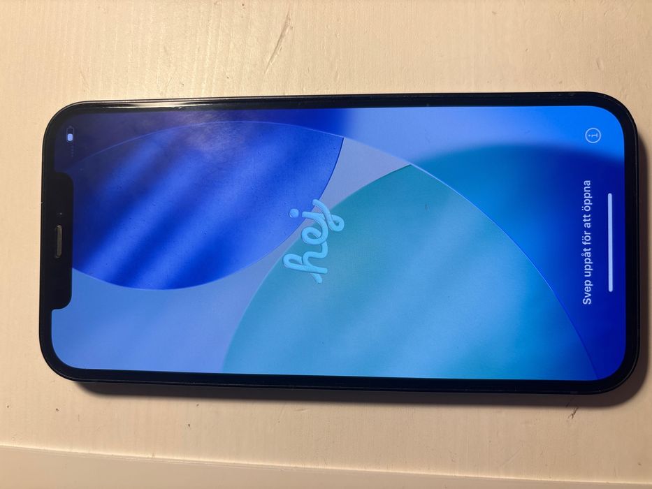 3 letni sprawny, używany phone 12, ok 77-79% baterii wraz z obudowami