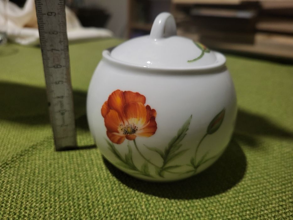 Urocza, porcelanowa cukierniczka  z makami Cza Cult
