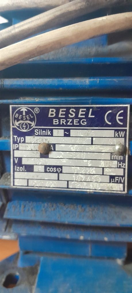 Silnik jedno fazowy z podajnika