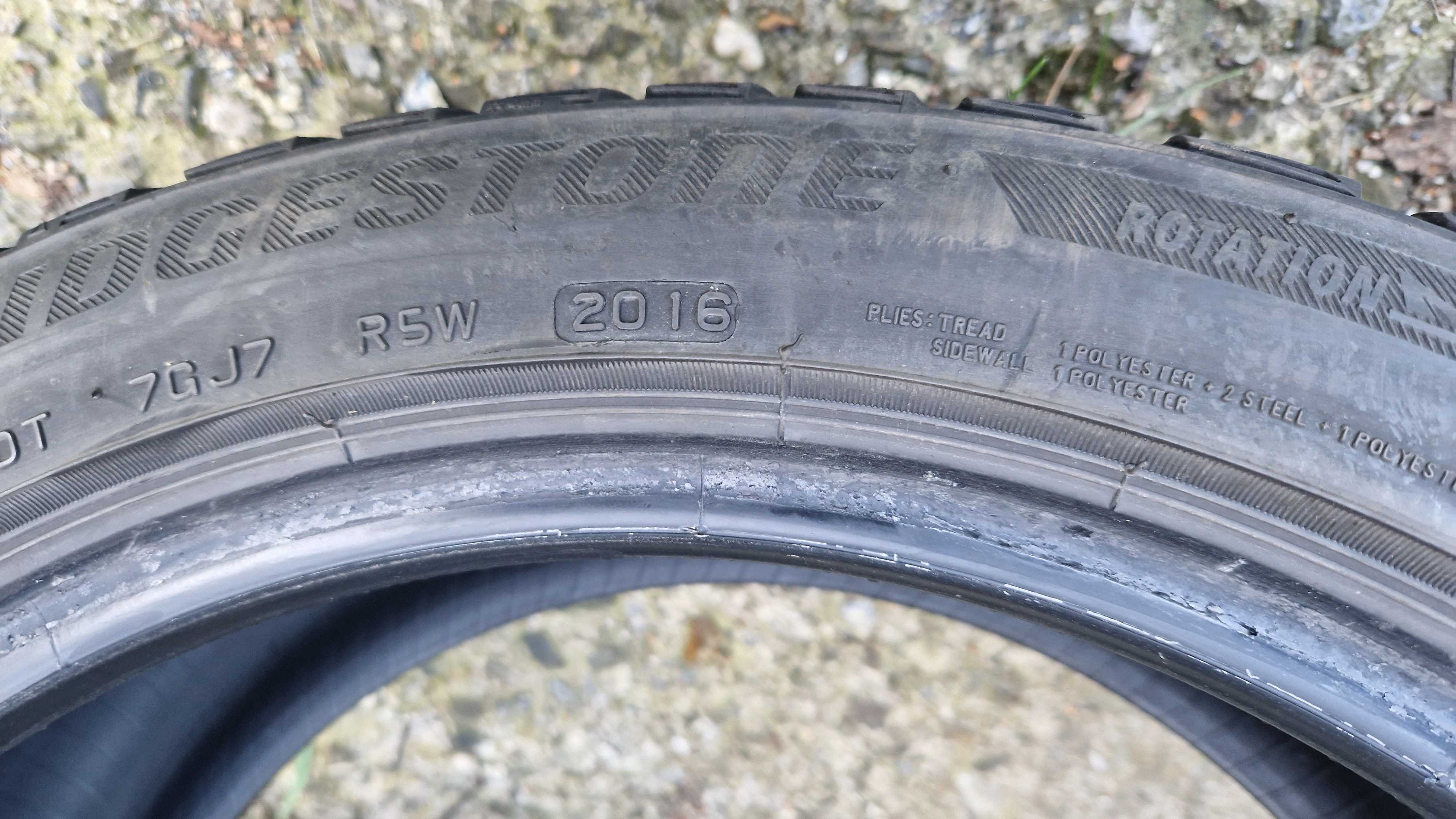 Bridgestone Blizzak LM-32