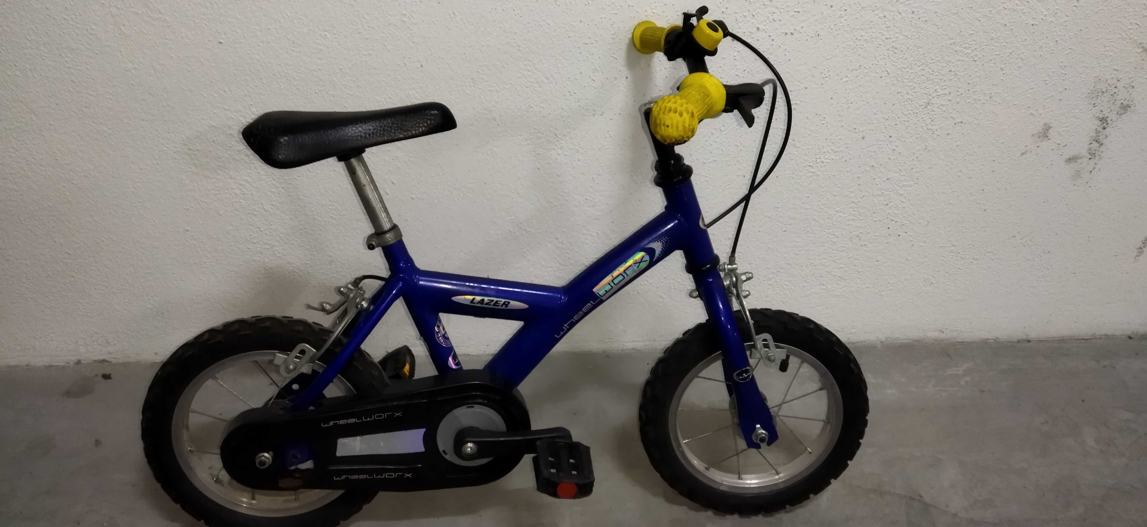 Bicicleta de criança roda  12 1/2 x1.75 em excelente estado