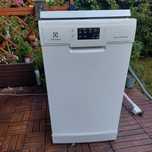 zmywarka  Electrolux wąska 45 cm szerokości w kolorze  białym