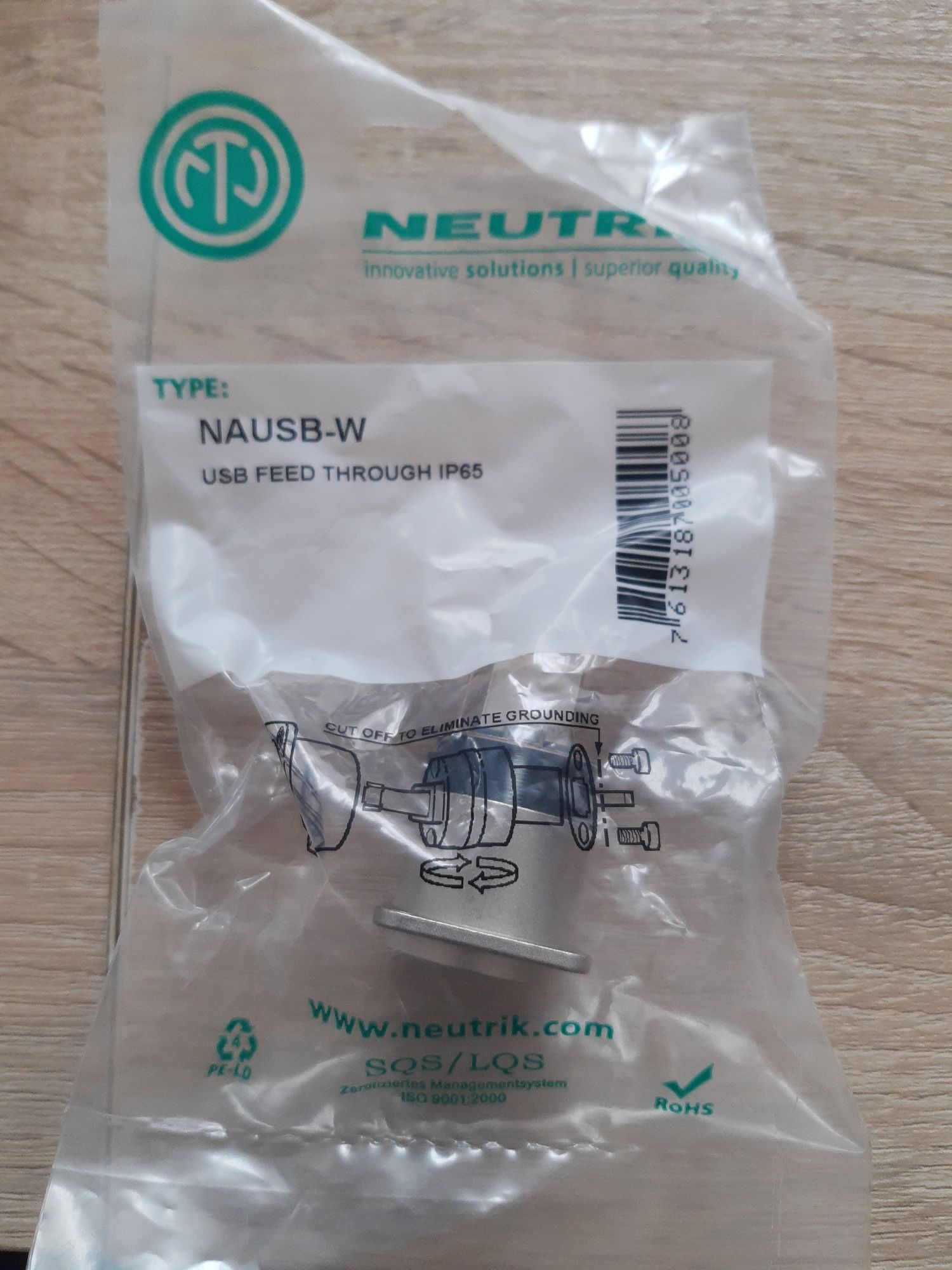 Neutrik NAUSB-W gniazdo tablicowe USB
