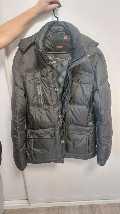 Продам чоловічу зимову куртку.