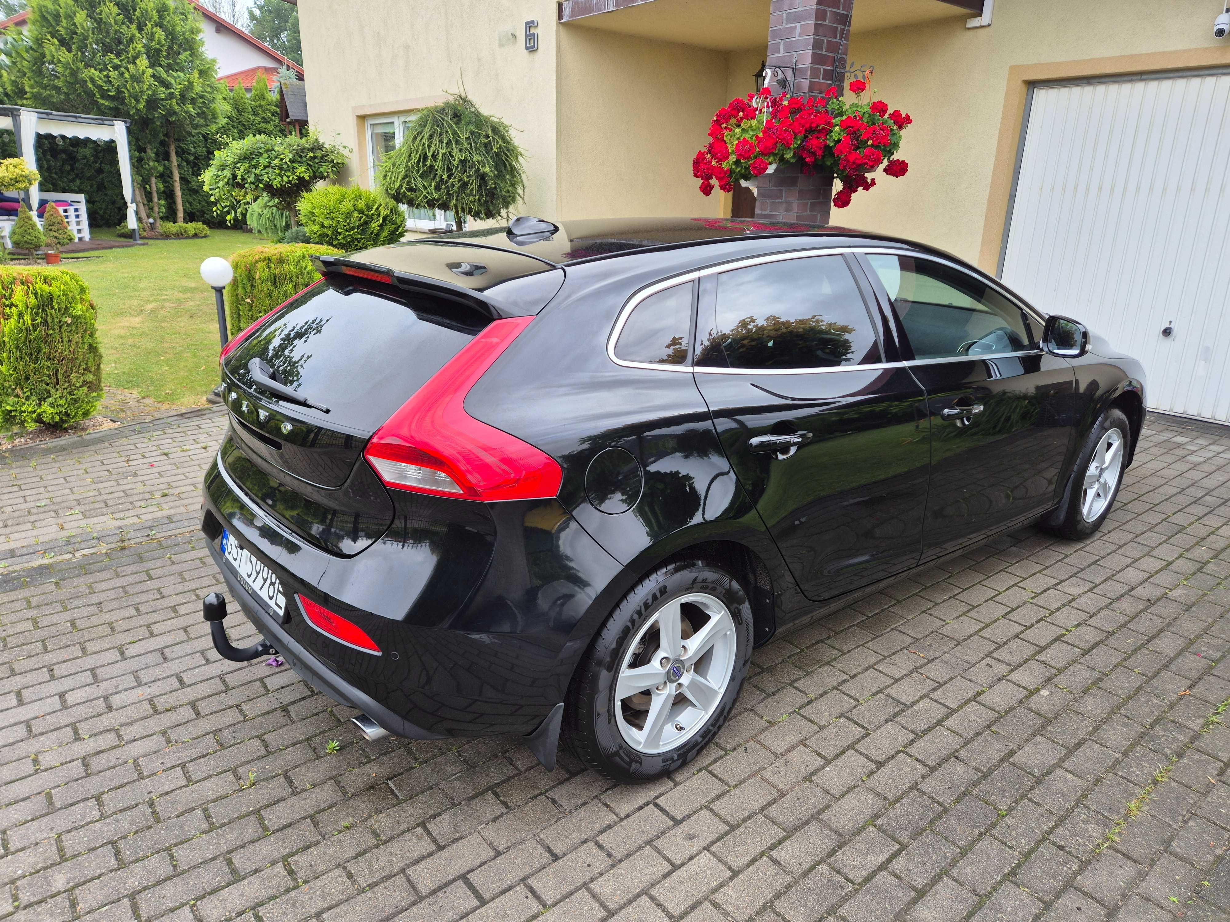 VOLVO V40 T3 Momentum