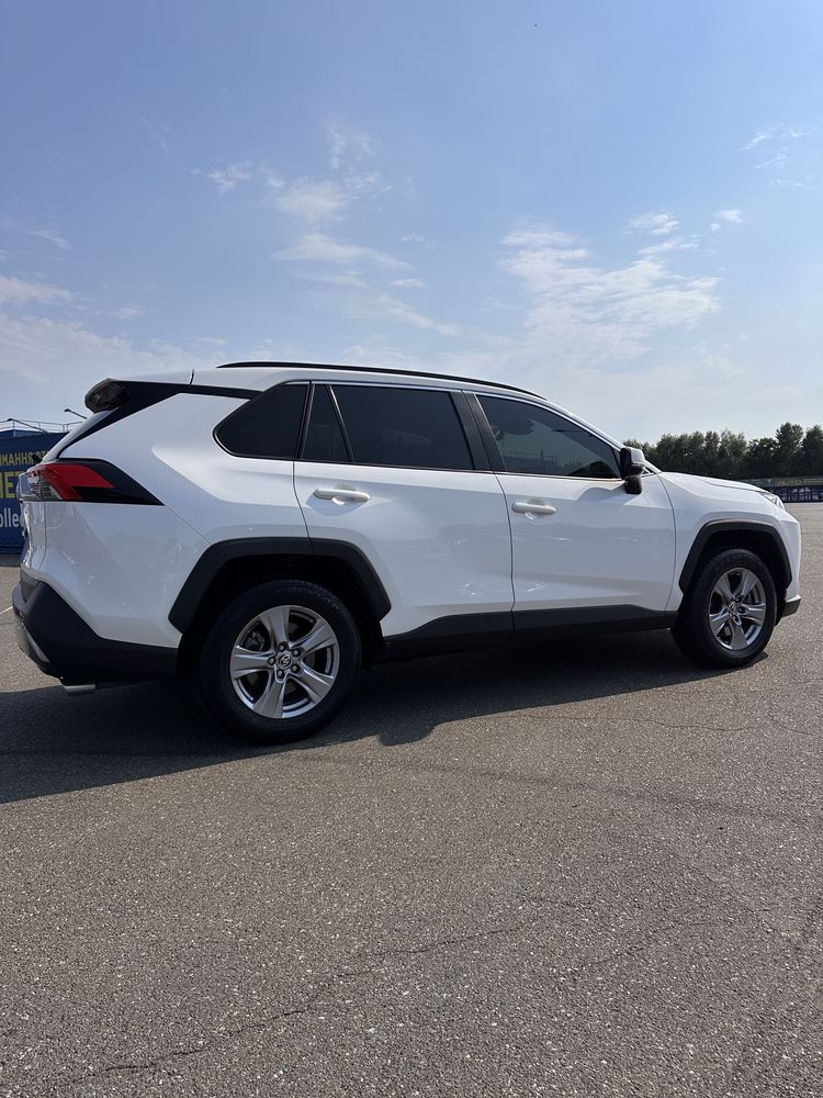 Toyota Rav4 2022 офійійна, на гарантіі