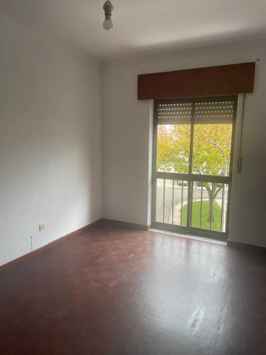 Arrenda-se apartamento 4 assoalhadas, próximo do Hospital de Setúbal