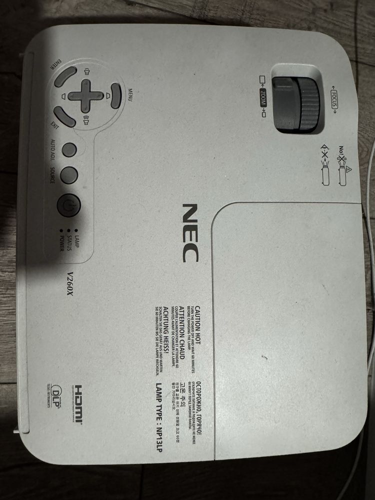 Проектор NEC v260х + экран