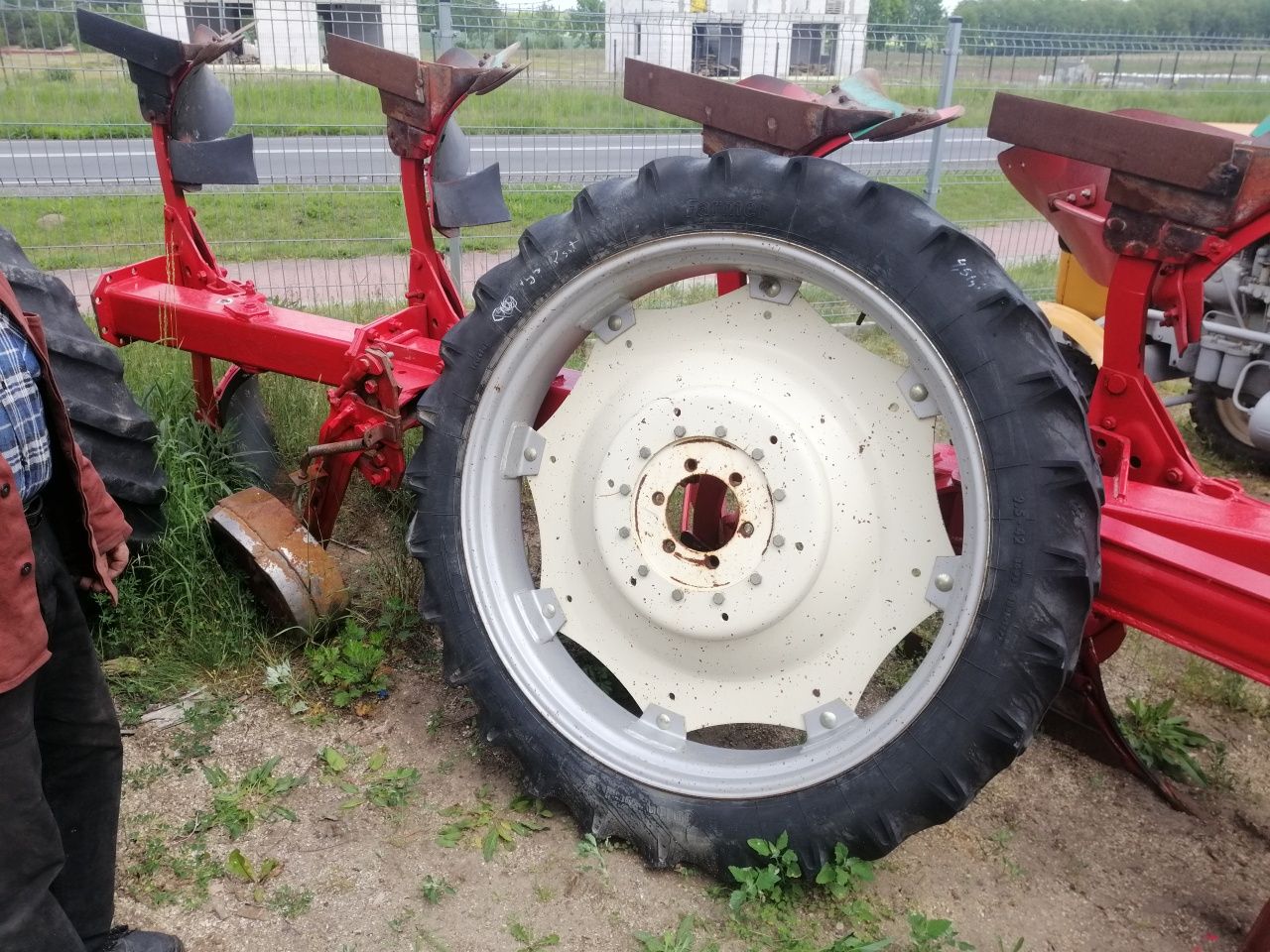 Wąskie koła 42 cali i 44 cal Wągrowiec