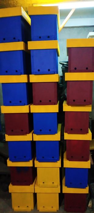 вулик з пінополістеролу на 6 рамок може бути як нуклеус  та ловушка)))