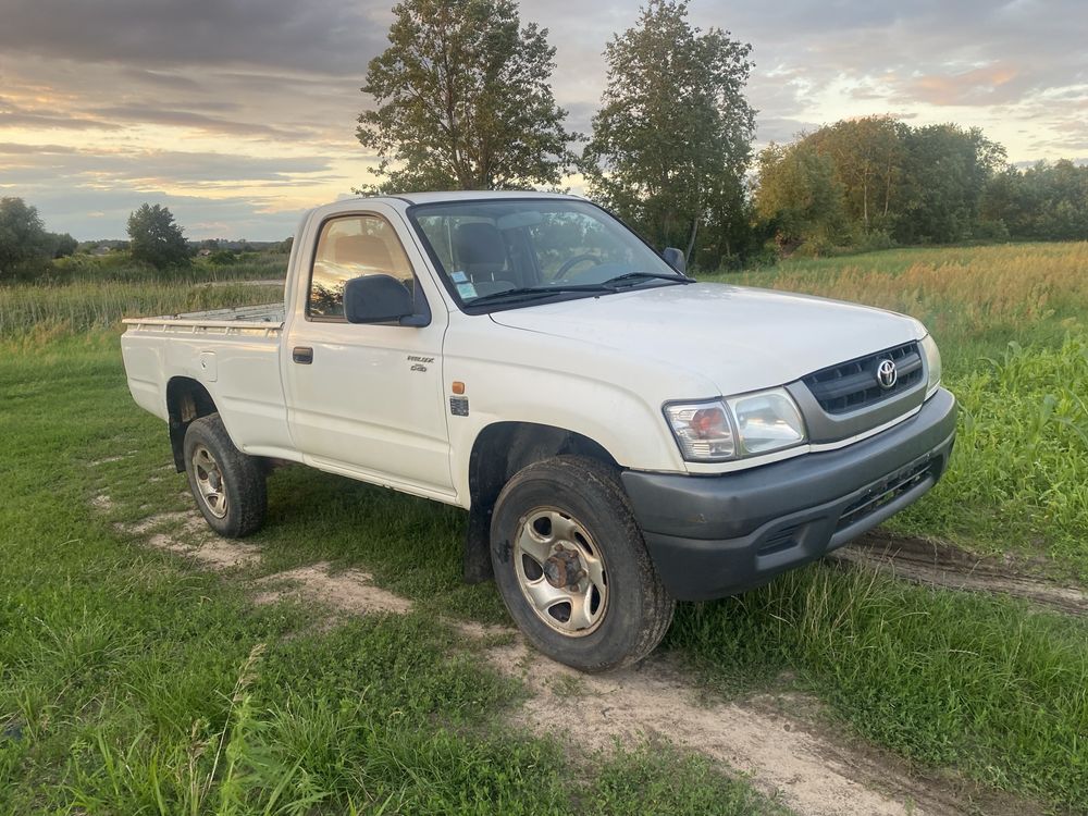 Toyota HILUX . Pick-up . Sprowadzona . 2004r.