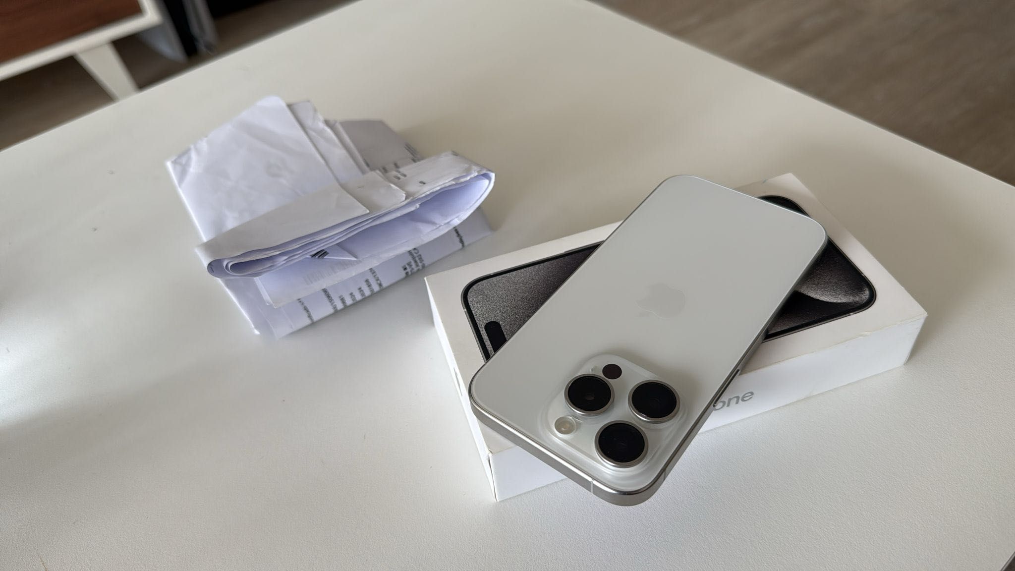 Vendo iPhone 15 Pro 128Gb Livre Branco Fatura e Garantia