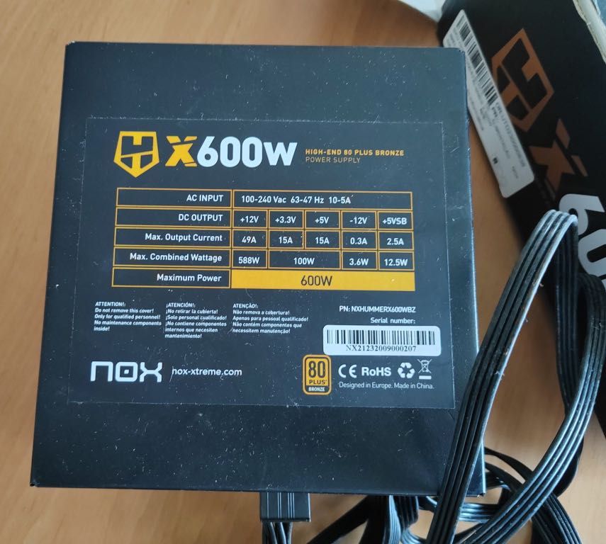 Fonte 600w Hummer X da NOX, 80Plus Bronze sem uso na caixa