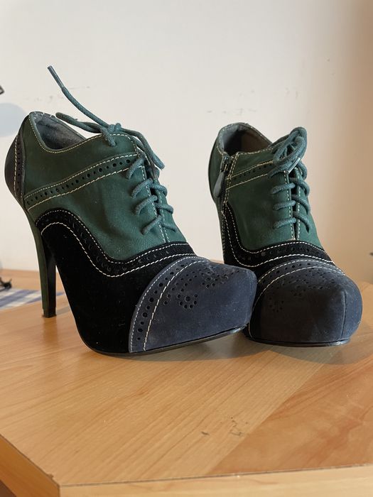 Sapatos de salto alto