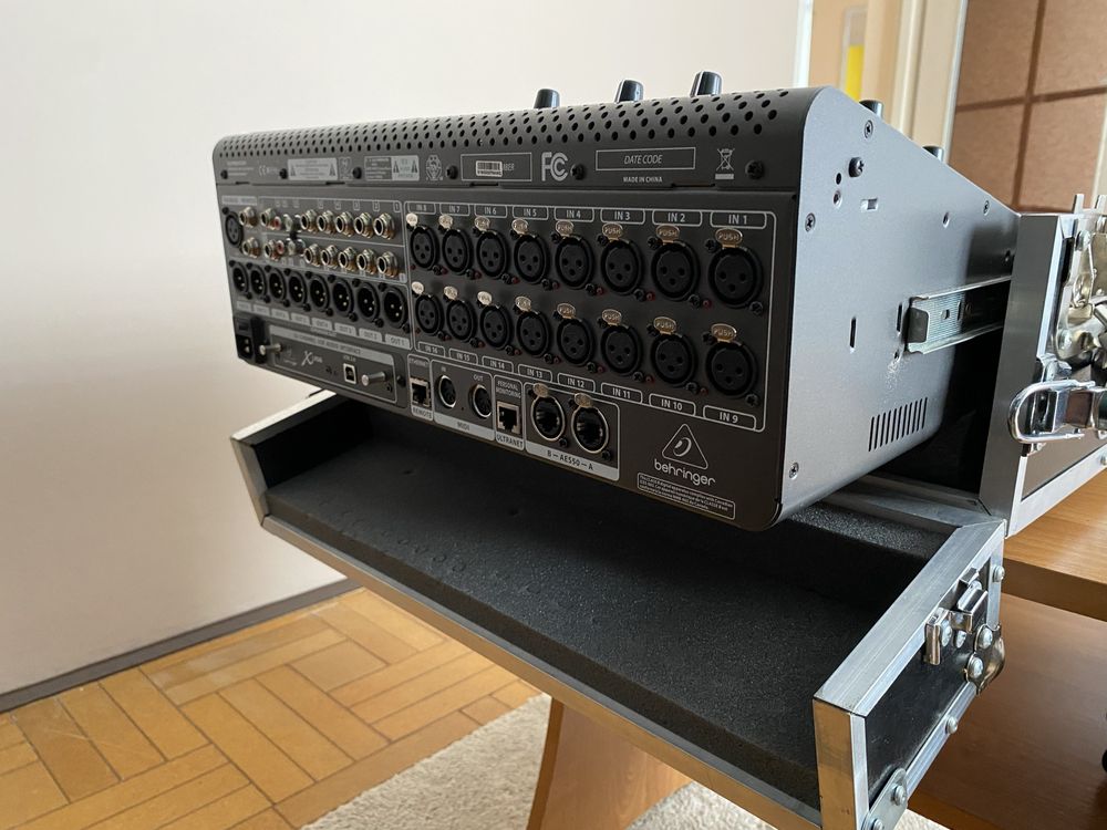 Mikser cyfrowy Behringer x32 Producer + case