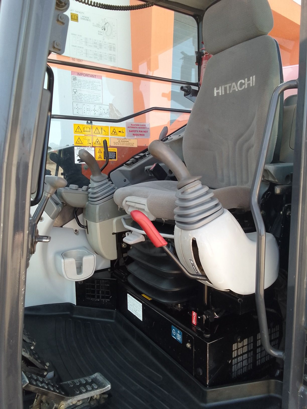 Mini giratória escavadora HITACHI 8650kg