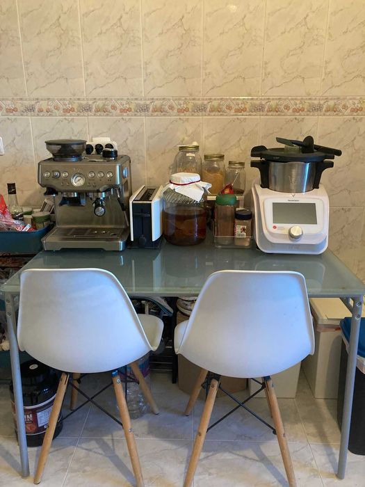 Mesa vidro 75x110 + 2 cadeiras