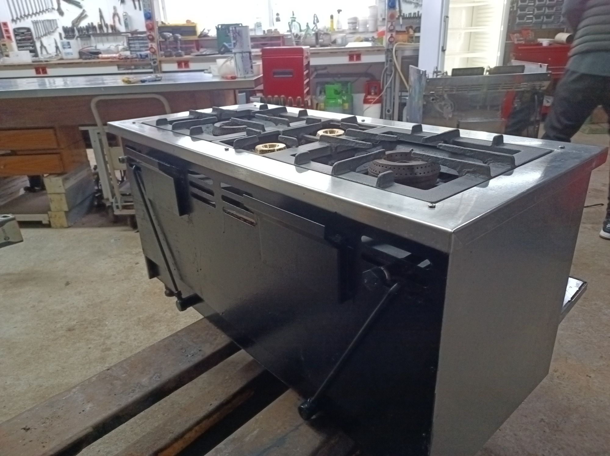 Fogão industrial a gás 4 queimadores e 2 fornos