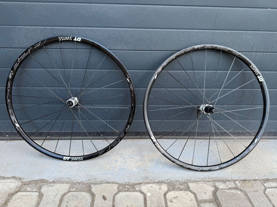 Koła DT Swiss Spline 700c 28” Centerlock Sztywne Osie Shimano Komplet