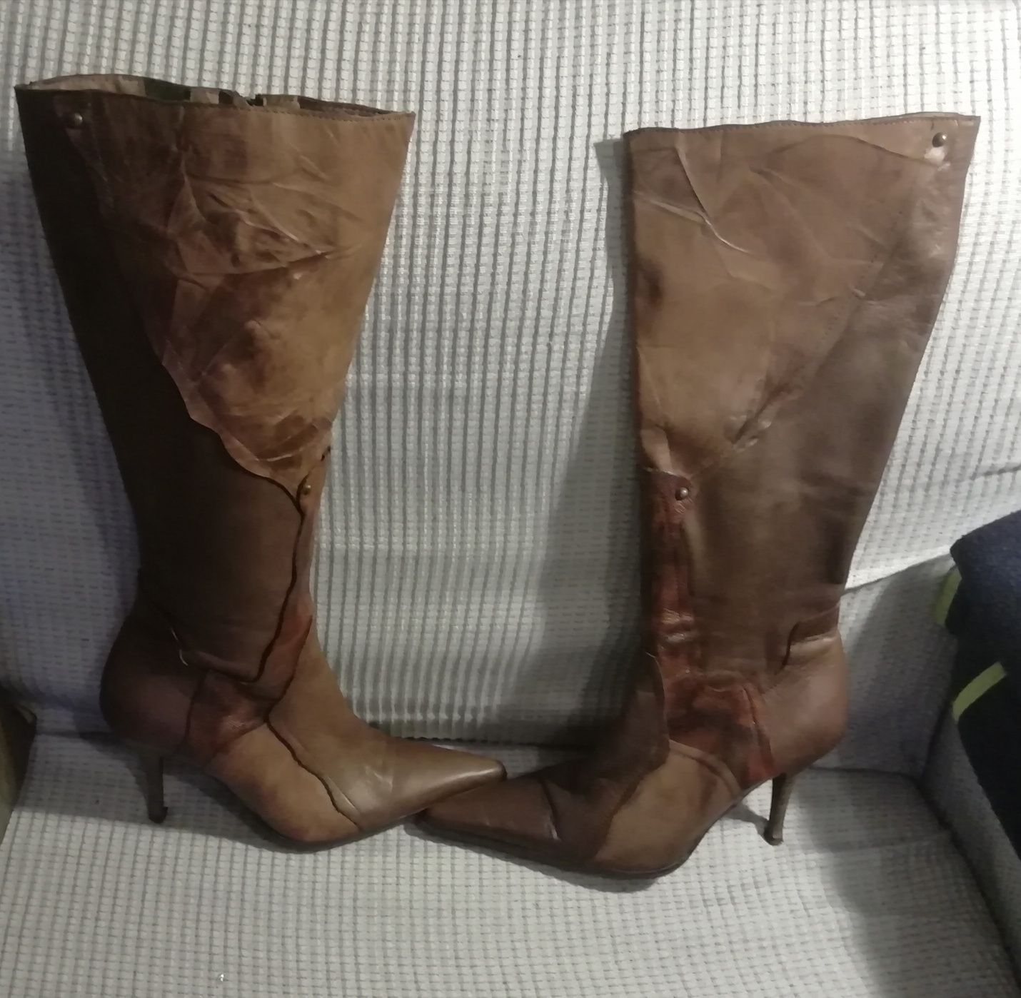 Botas lindas em pele