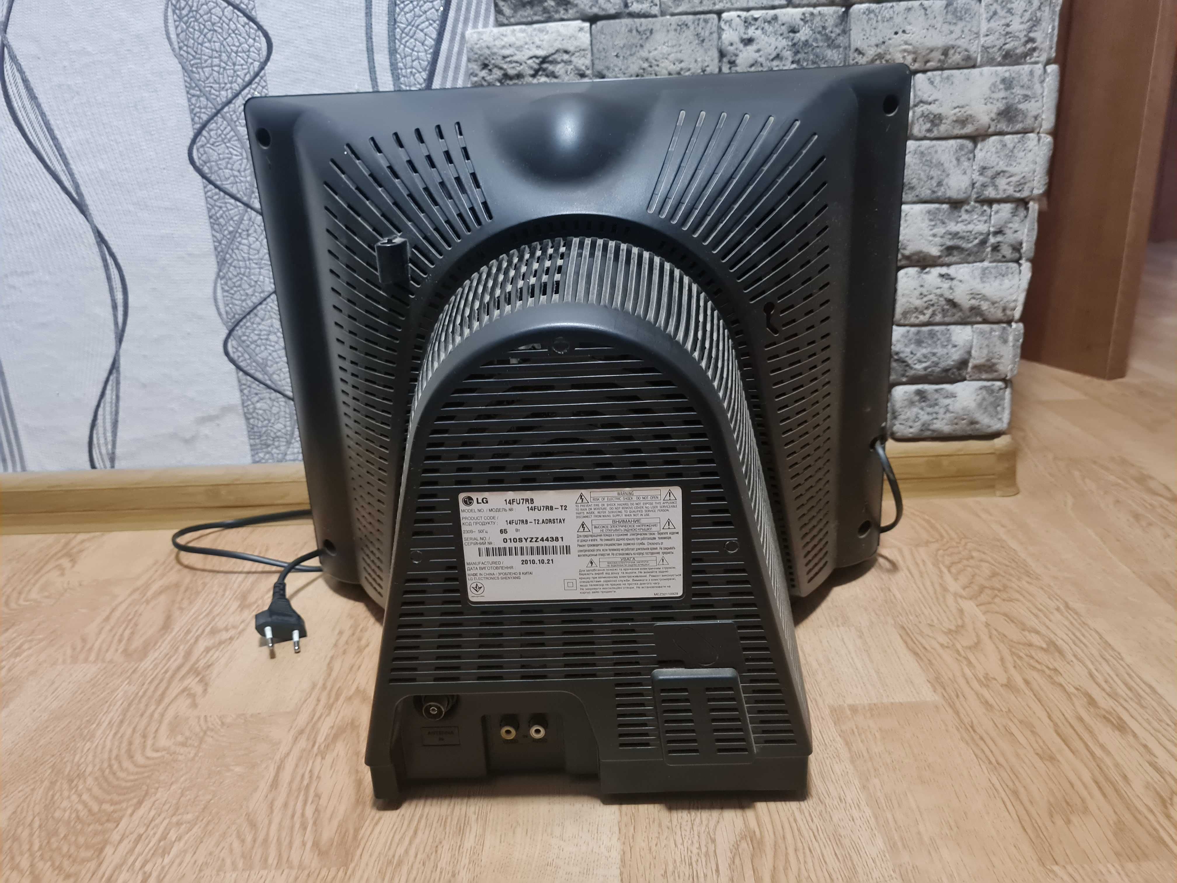Телевізор LG 14FU7RB з кріпленням