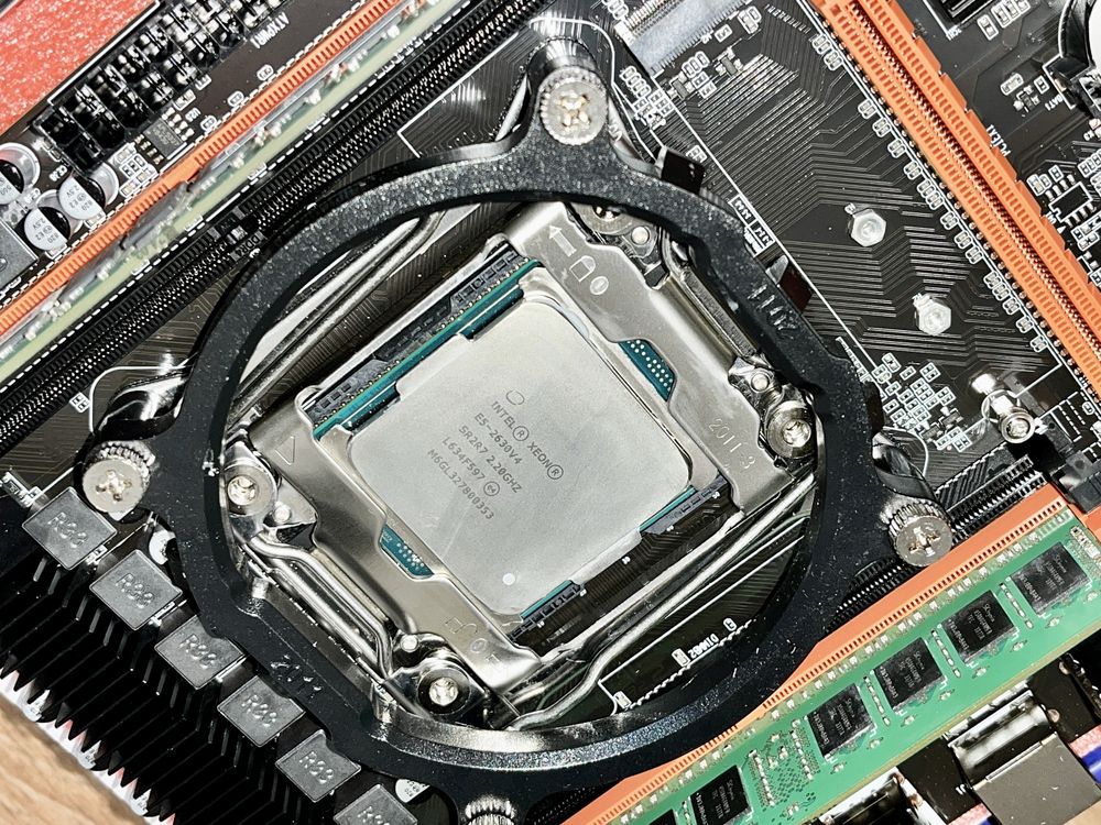 Комплект s2011 Soyo X99 D4-KN+E5-2630v4 (10 core 20 threads)+16Gb DDR4