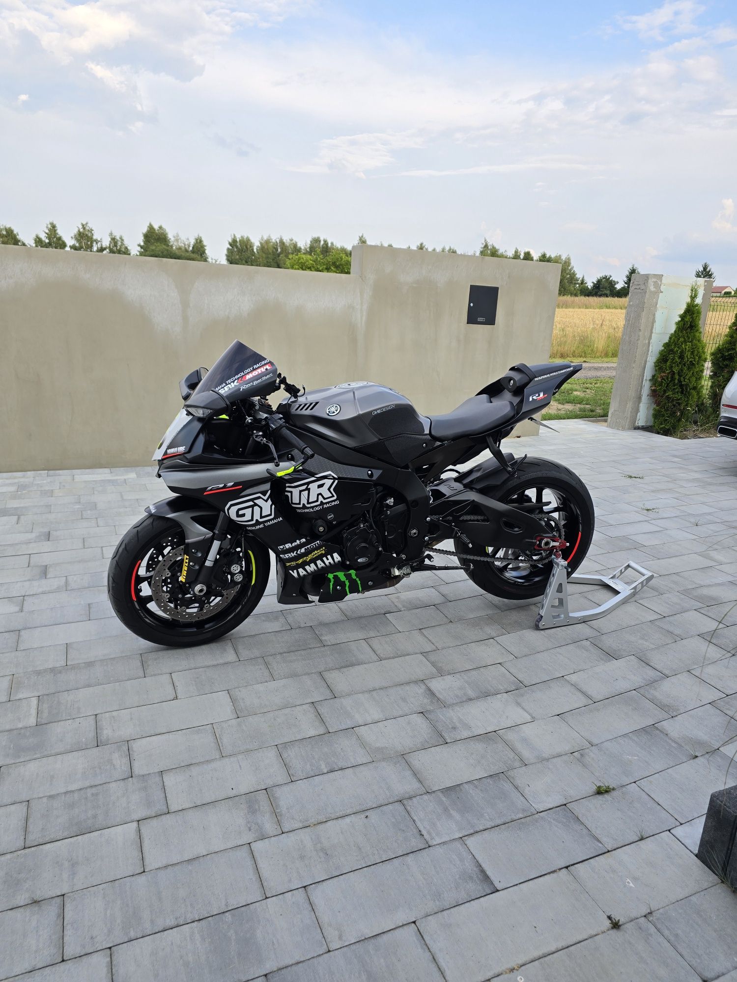 Yamaha r1 GYTR super stan