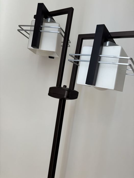 Lampa na stojaku