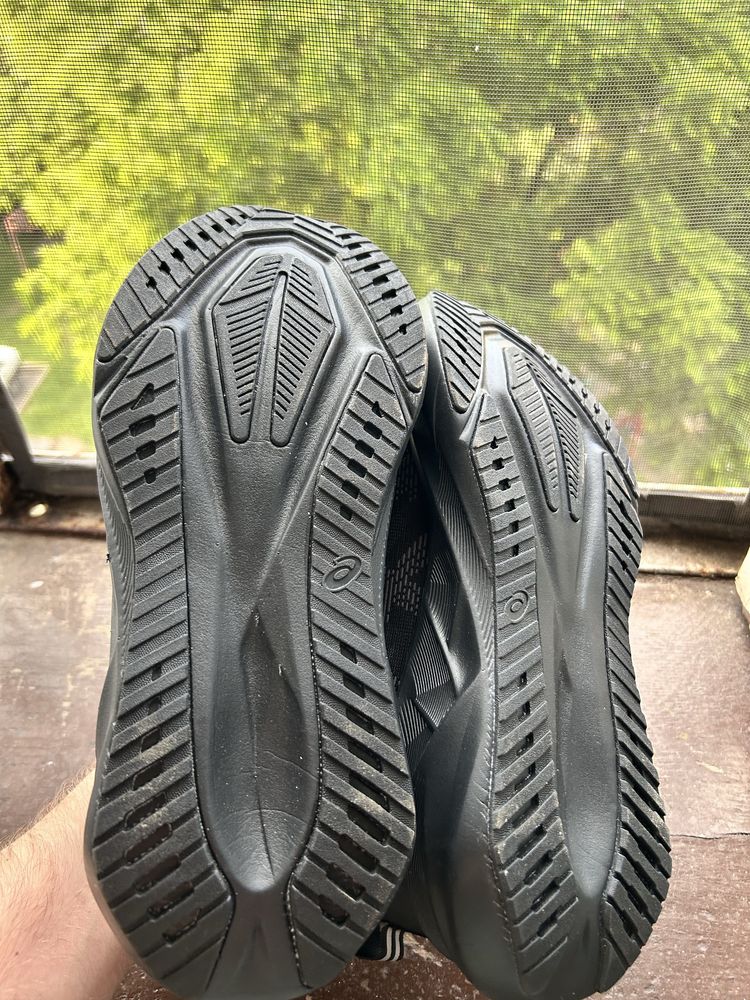 Чоловічі бігові кросівки Asics Novablast 5 Black