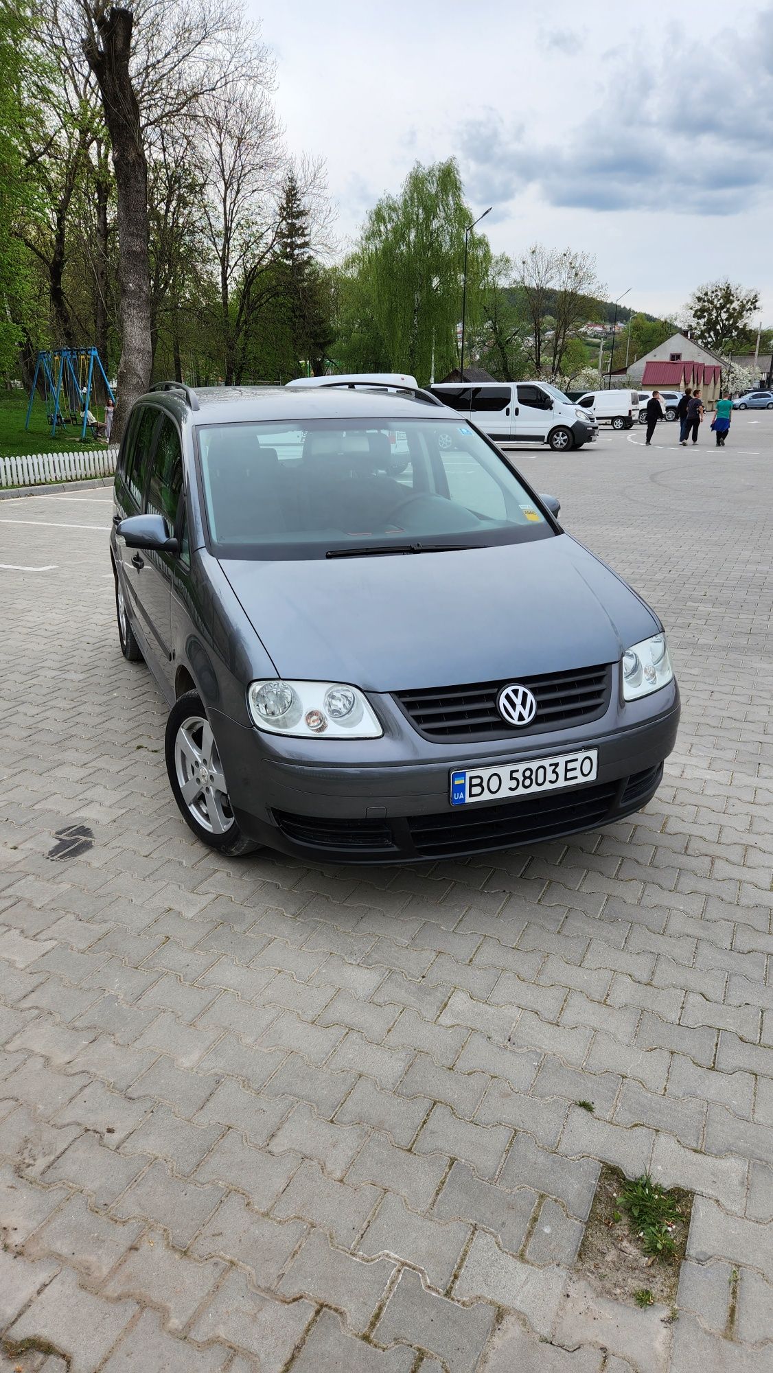 Volkswagen Touran 1.6mpi на 6 ступці